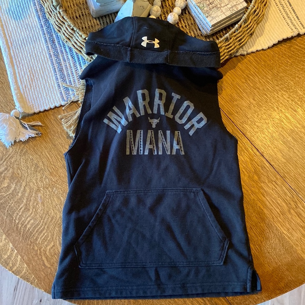 Under Armour sleeveless sweatshirt.  youth MD.